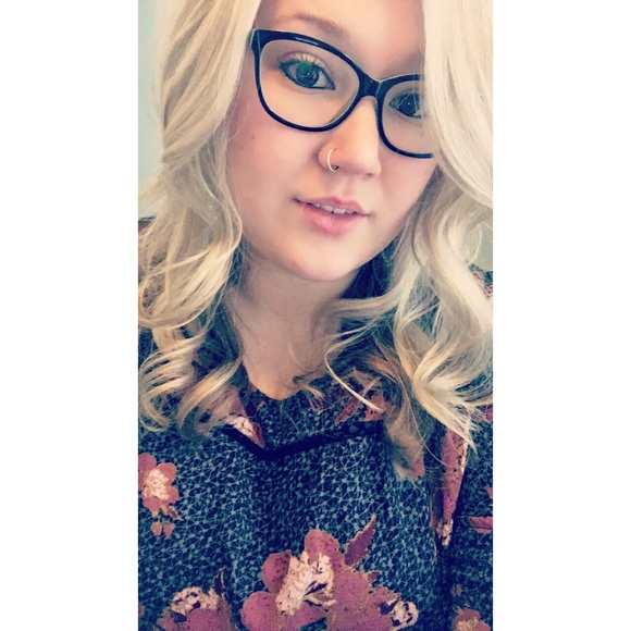 💕 Meet Your Posher 💕 - Picture 1 of 6